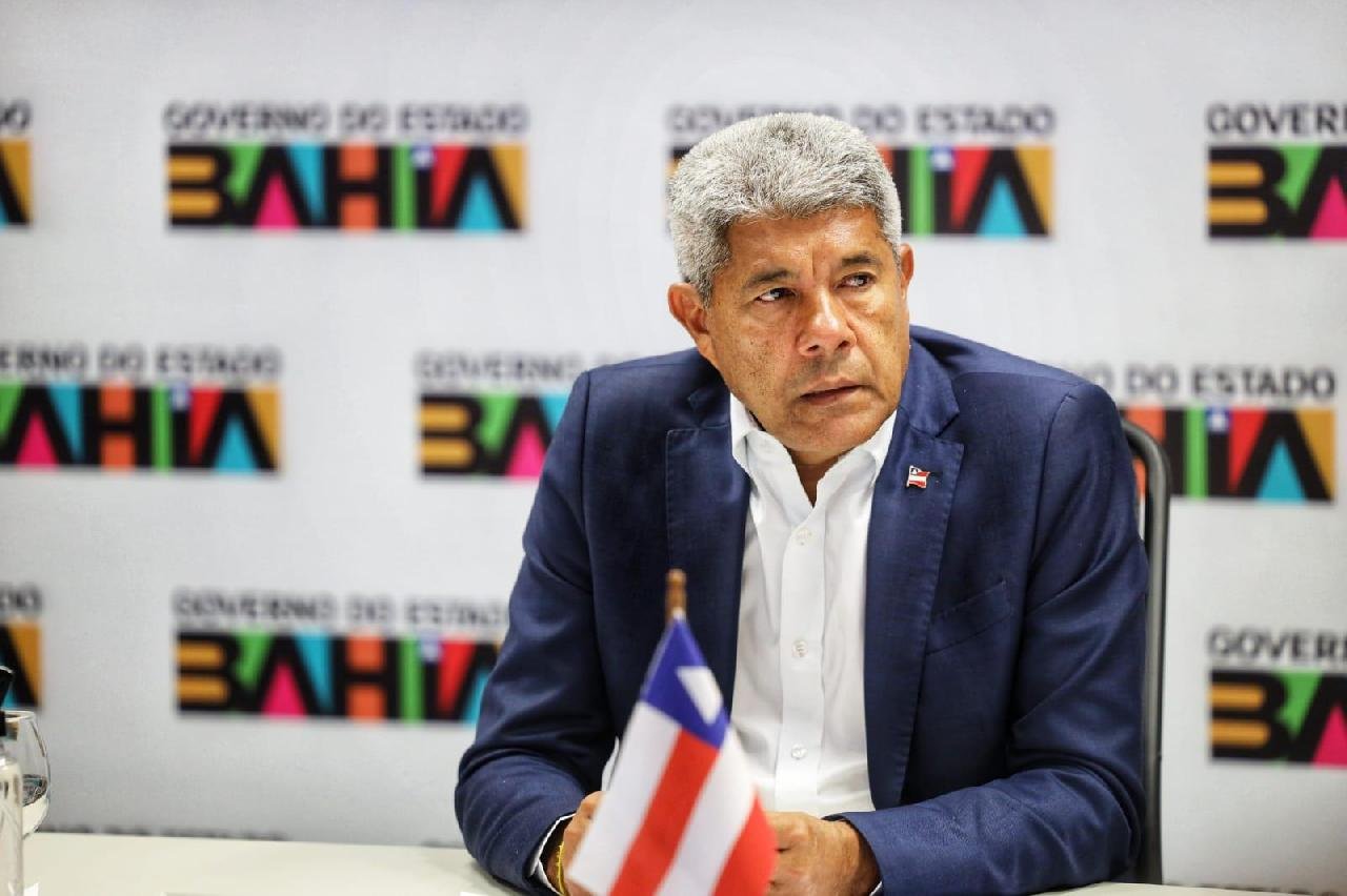 JERÔNIMO SANCIONA LEI QUE PROÍBE HOMENAGENS À DITADURA MILITAR NA BAHIA