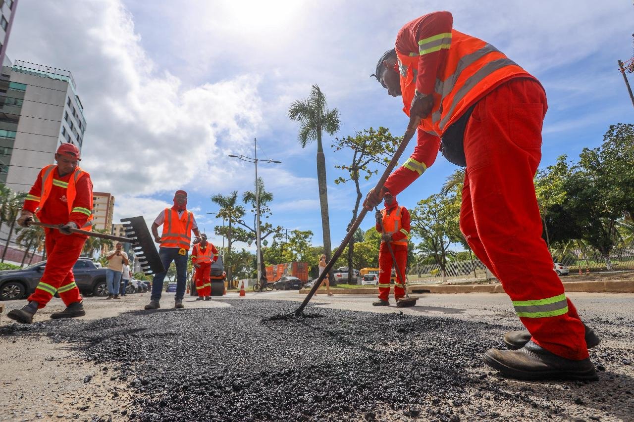 AVENIDAS SOARES LOPES E LITORÂNEA RECEBEM OPERAÇÃO TAPA-BURACO