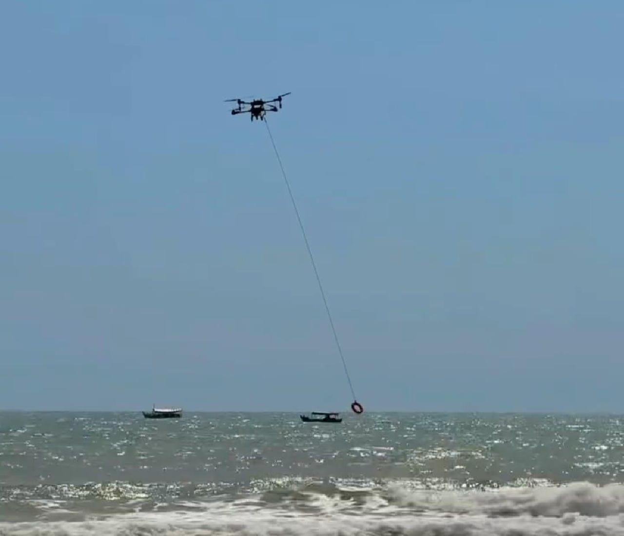 PREFEITO DE ILHÉUS MOSTRA TESTE DE RESGATE POR DRONE NAS PRAIAS DA CIDADE
