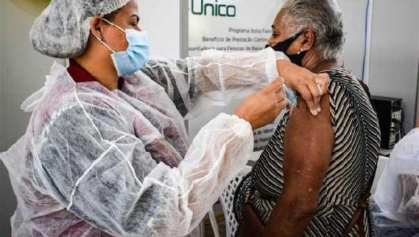 IDOSOS DE 61 A  65 ANOS SERÃO VACINADOS SEGUNDA E  TERÇA EM ILHÉUS