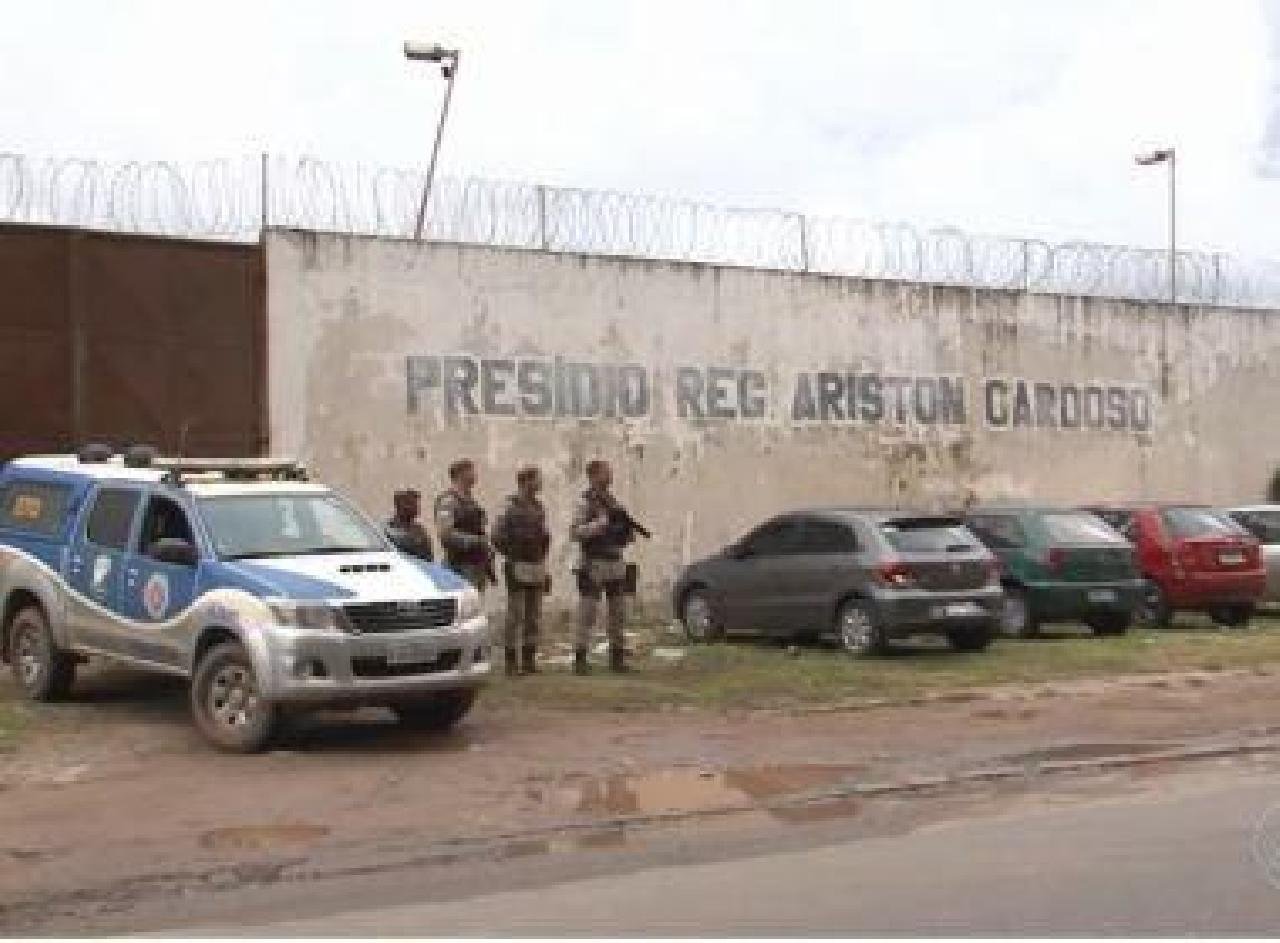 ILHÉUS: FORAGIDO DE PRESÍDIO MORRE APÓS FUGA DE ABORDAGEM POLICIAL ILHÉUS: FORAGIDO DE PRESÍDIO MORRE APÓS FUGA DE ABORDAGEM POLICIAL