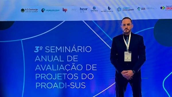 DIRETOR-GERAL DO HOSPITAL REGIONAL COSTA DO CACAU MINISTRA OFICINA DURANTE O 3º SEMINÁRIO PROADI-SUS