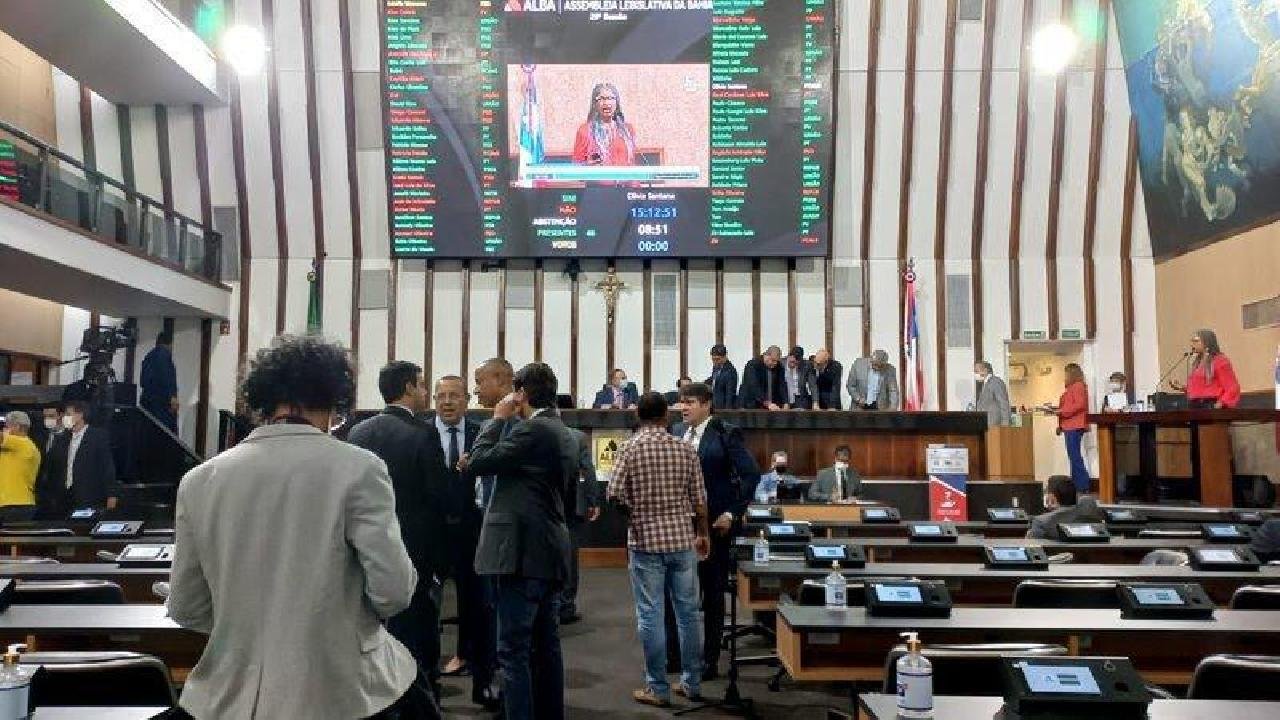 SABATINAS DE ALINE PEIXOTO E TOM ARAÚJO AO TCM-BA NA ALBA TÊM REVIRAVOLTA; SAIBA MAIS SABATINAS DE ALINE PEIXOTO E TOM ARAÚJO AO TCM-BA NA ALBA TÊM REVIRAVOLTA; SAIBA MAIS