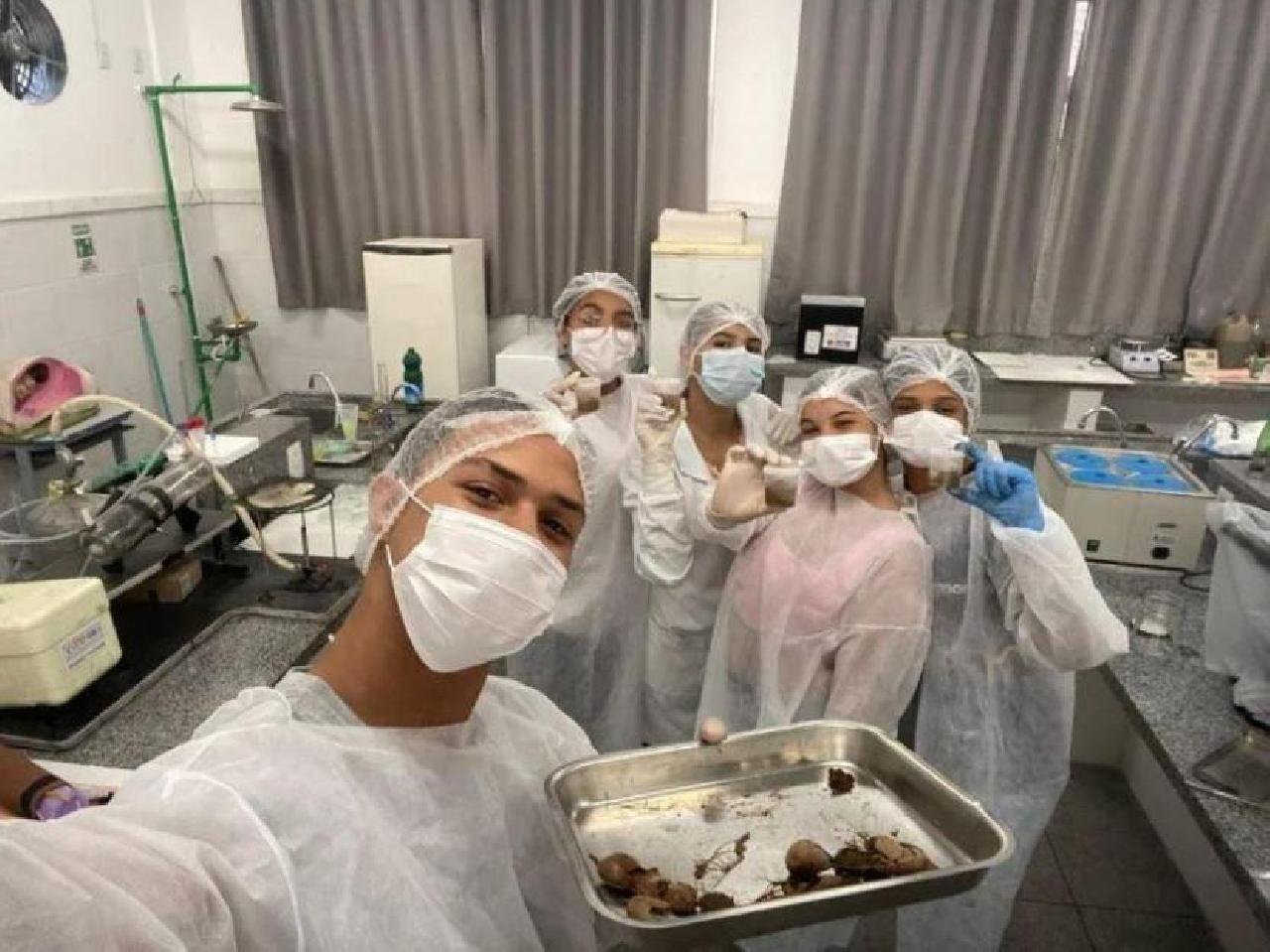 ESTUDANTES BAIANOS DESENVOLVEM BIOCOMBUSTÍVEL A PARTIR DO TAMARINDO  