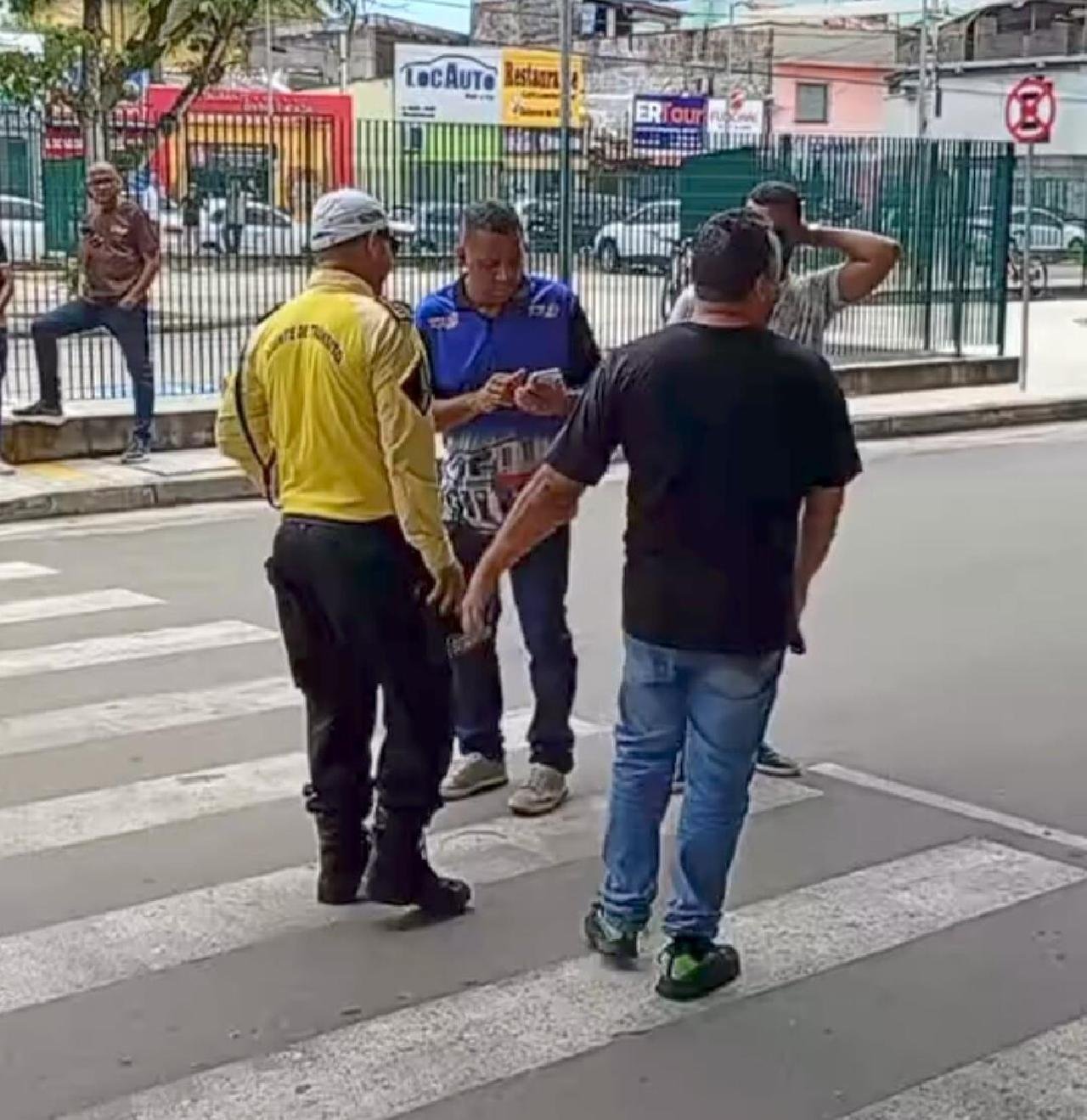 TAXISTA DENUNCIA FALTA DE FISCALIZAÇÃO DA SUTRAM NO AEROPORTO DE ILHÉUS