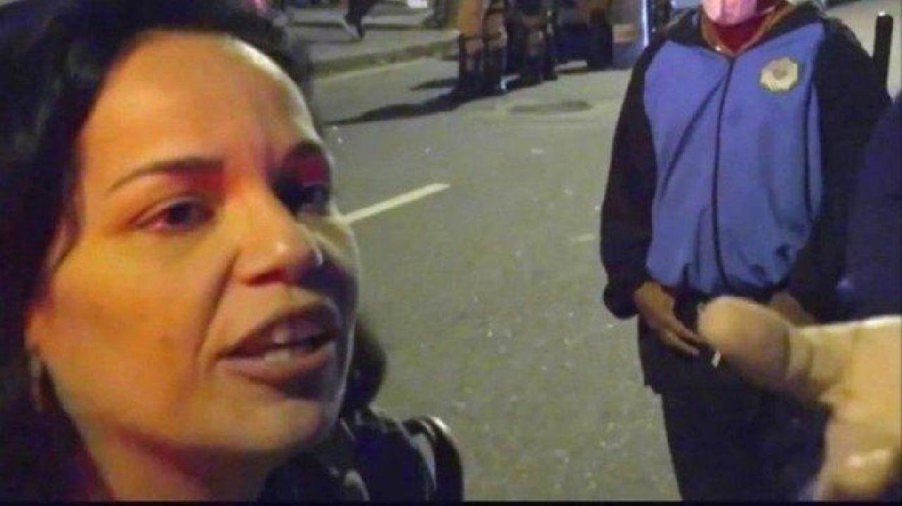 MULHER É DEMITIDA APÓS AGREDIR VERBALMENTE FISCAL DA VIGILÂNCIA SANITÁRIA MULHER É DEMITIDA APÓS AGREDIR VERBALMENTE FISCAL DA VIGILÂNCIA SANITÁRIA