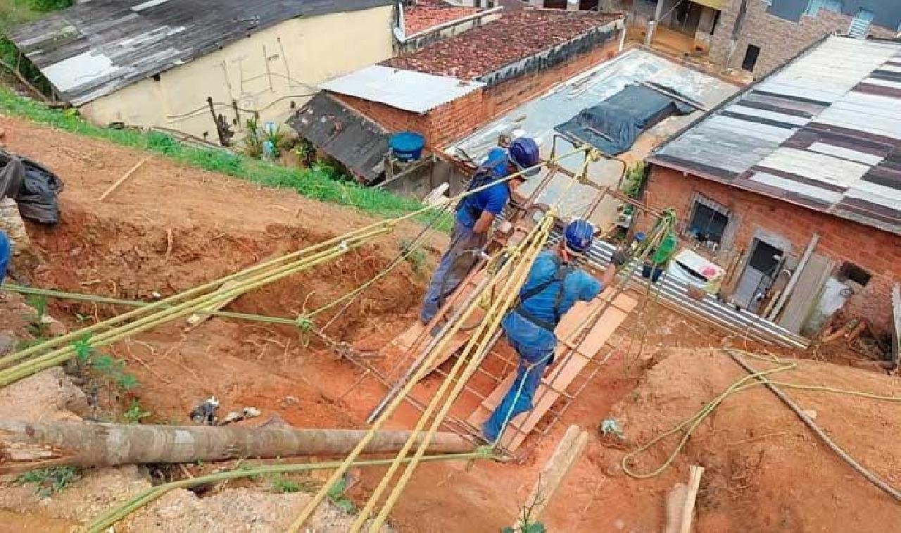 PREFEITURA REFORÇA OBRAS DE CONTENÇÃO E AVANÇA NO ALTO DA TAPERA EM ILHÉUS PREFEITURA REFORÇA OBRAS DE CONTENÇÃO E AVANÇA NO ALTO DA TAPERA EM ILHÉUS