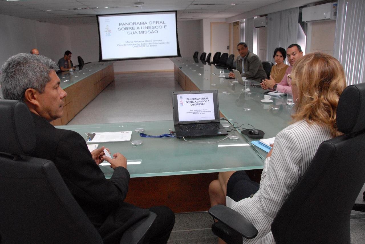 SECRETARIA DA EDUCAÇÃO DO ESTADO DISCUTE COOPERAÇÃO TÉCNICA INTERNACIONAL COM A UNESCO SECRETARIA DA EDUCAÇÃO DO ESTADO DISCUTE COOPERAÇÃO TÉCNICA INTERNACIONAL COM A UNESCO