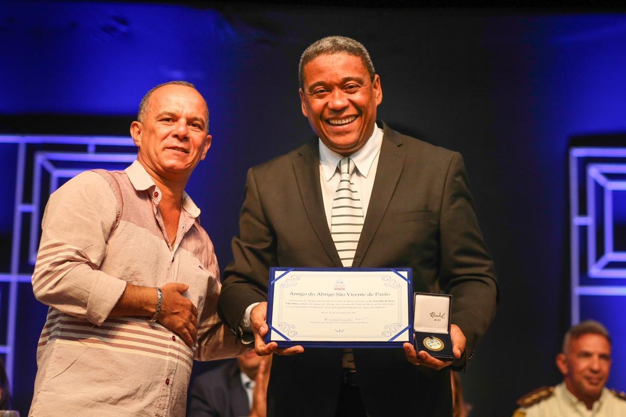 COMUNICADOR VILA NOVA RECEBE HOMENAGEM DO ABRIGO SÃO VICENTE DE PAULO COMUNICADOR VILA NOVA RECEBE HOMENAGEM DO ABRIGO SÃO VICENTE DE PAULO