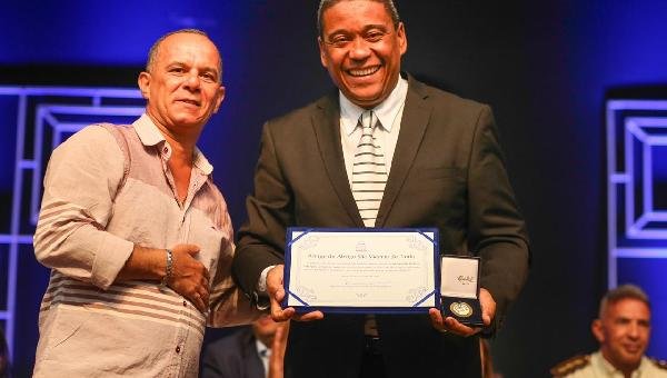 COMUNICADOR VILA NOVA RECEBE HOMENAGEM DO ABRIGO SÃO VICENTE DE PAULO