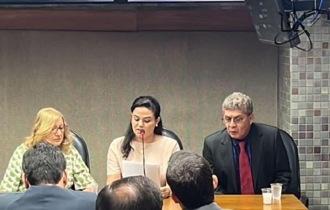 EM VOTAÇÃO NA AL-BA, ALINE PEIXOTO É ELEITA COMO NOVA CONSELHEIRA DO TRIBUNAL DE CONTAS DOS MUNICÍPIOS EM VOTAÇÃO NA AL-BA, ALINE PEIXOTO É ELEITA COMO NOVA CONSELHEIRA DO TRIBUNAL DE CONTAS DOS MUNICÍPIOS