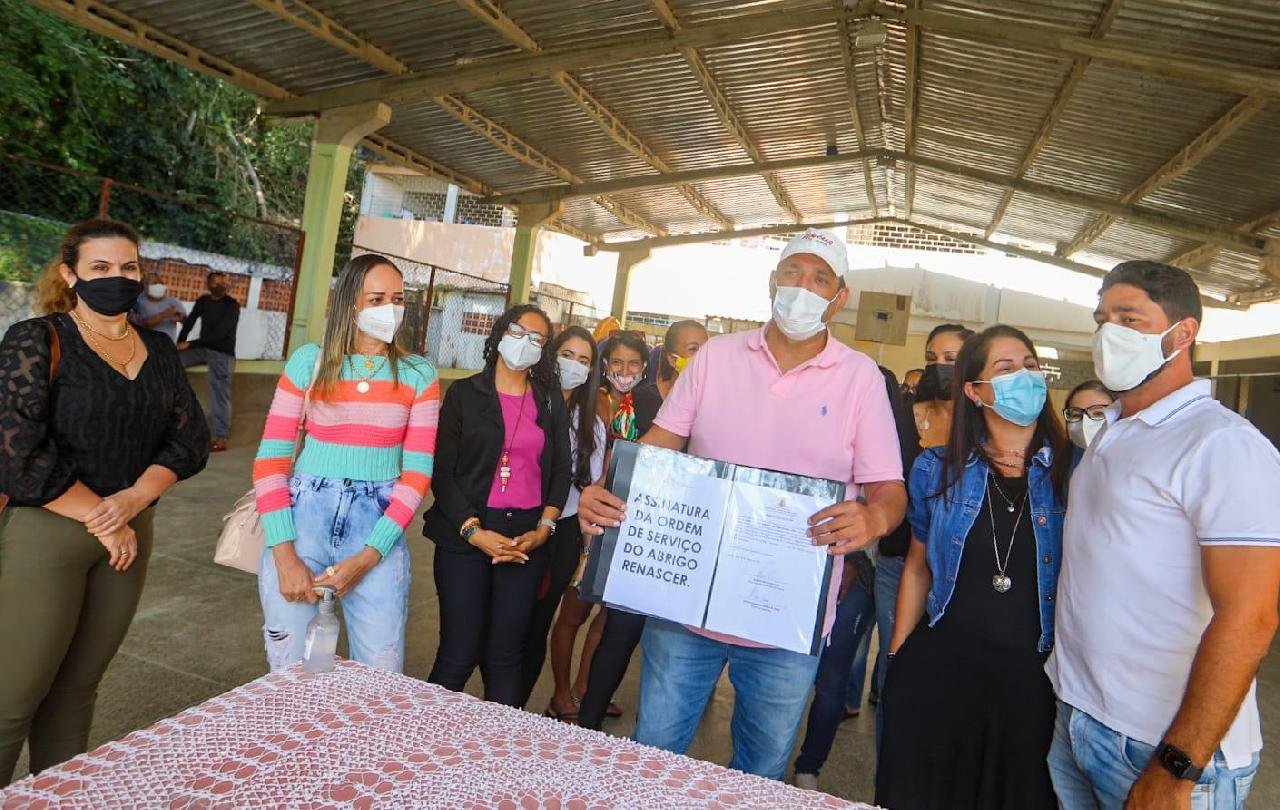 PREFEITO MARÃO ASSINA ORDEM DE SERVIÇO E GARANTE REFORMA DO ABRIGO RENASCER PREFEITO MARÃO ASSINA ORDEM DE SERVIÇO E GARANTE REFORMA DO ABRIGO RENASCER