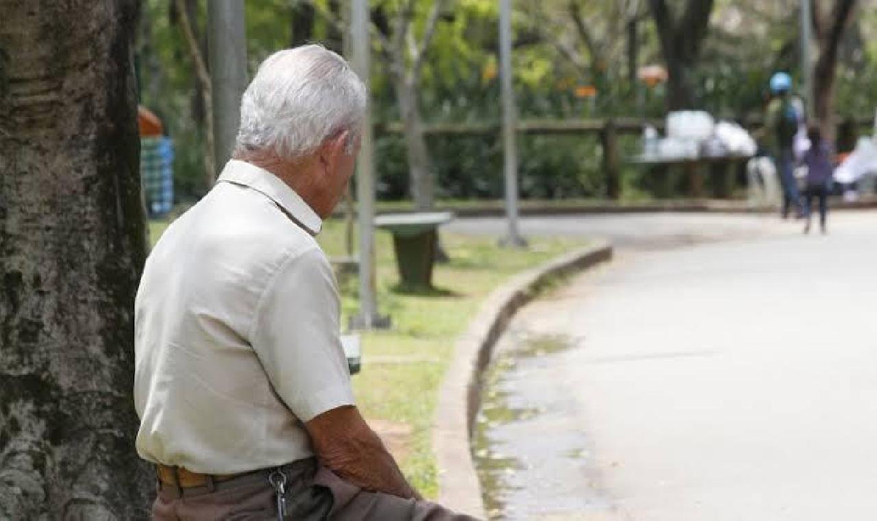 EXPECTATIVA DE VIDA NO BRASIL SOBE PARA 76,3 ANOS EXPECTATIVA DE VIDA NO BRASIL SOBE PARA 76,3 ANOS