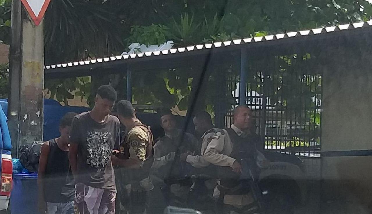 ILHÉUS: PM PRENDE POSSÍVEIS ASSASSINOS DE SARAPA, DONO DE LAVA JATO NO MALHADO ILHÉUS: PM PRENDE POSSÍVEIS ASSASSINOS DE SARAPA, DONO DE LAVA JATO NO MALHADO