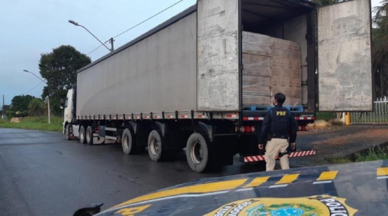 CARGA ILEGAL COM 23 MIL GARRAFAS DE CONHAQUE É APREENDIDA NA BAHIA CARGA ILEGAL COM 23 MIL GARRAFAS DE CONHAQUE É APREENDIDA NA BAHIA