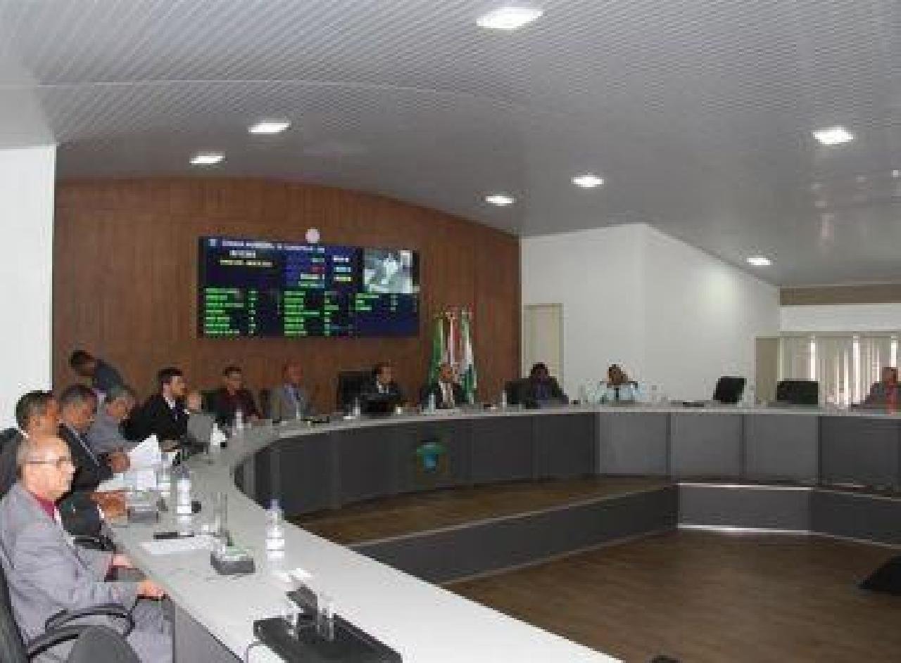 EUNÁPOLIS: CÂMARA TEM RENOVAÇÃO DE 82% EM QUADRO DE VEREADORES EUNÁPOLIS: CÂMARA TEM RENOVAÇÃO DE 82% EM QUADRO DE VEREADORES