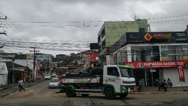 SEMÁFORO DO CRUZAMENTO DA AV.CANAVIEIRAS COM A AV.ITABUNA NÃO ESTÁ FUNCIONANDO 