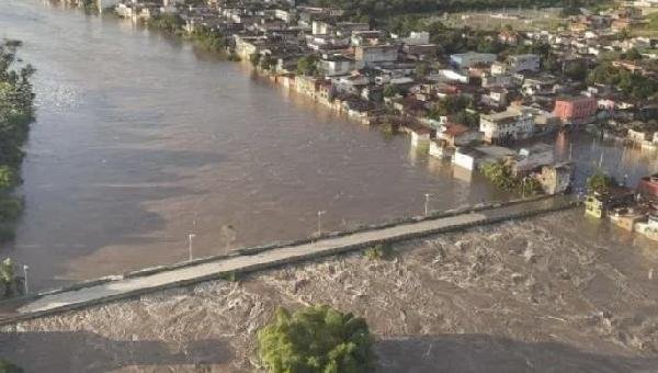 BAHIA: GOVERNADOR SANCIONA LEI QUE CONCEDERÁ EMPRÉSTIMO E TARIFA SOCIAL A VÍTIMAS DAS ENCHENTES 