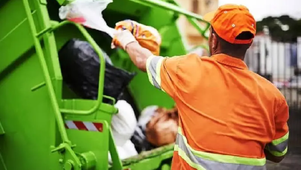 COLETA DE LIXO SERÁ SUSPENSA NESTA QUARTA-FEIRA (21) EM HOMENAGEM AO DIA DO GARI 