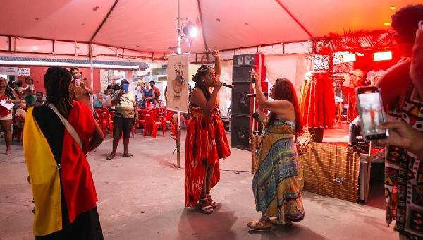 AFRO DENDÊ CELEBRA ANCESTRALIDADE E CULTURA EM EVENTO NA PRAÇA DA URBIS