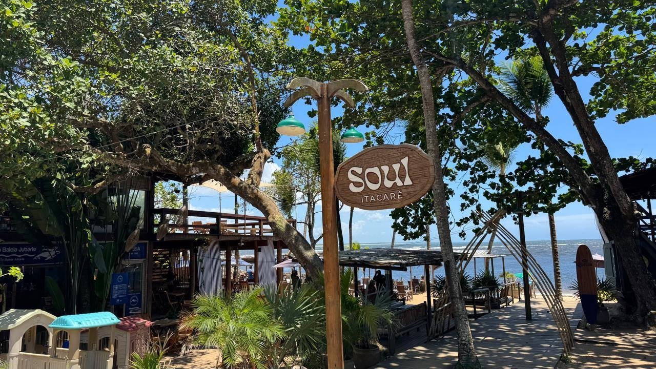 "DAY USE" OU CONSUMAÇÃO MÍNIMA ILEGAL? COBRANÇA ABUSIVA NA AREIA DA PRAIA DE ITACARÉ VIOLA O CDC E DECRETO MUNICIPAL