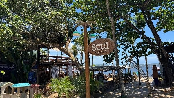 "DAY USE" OU CONSUMAÇÃO MÍNIMA ILEGAL? COBRANÇA ABUSIVA NA AREIA DA PRAIA DE ITACARÉ VIOLA O CDC E DECRETO MUNICIPAL