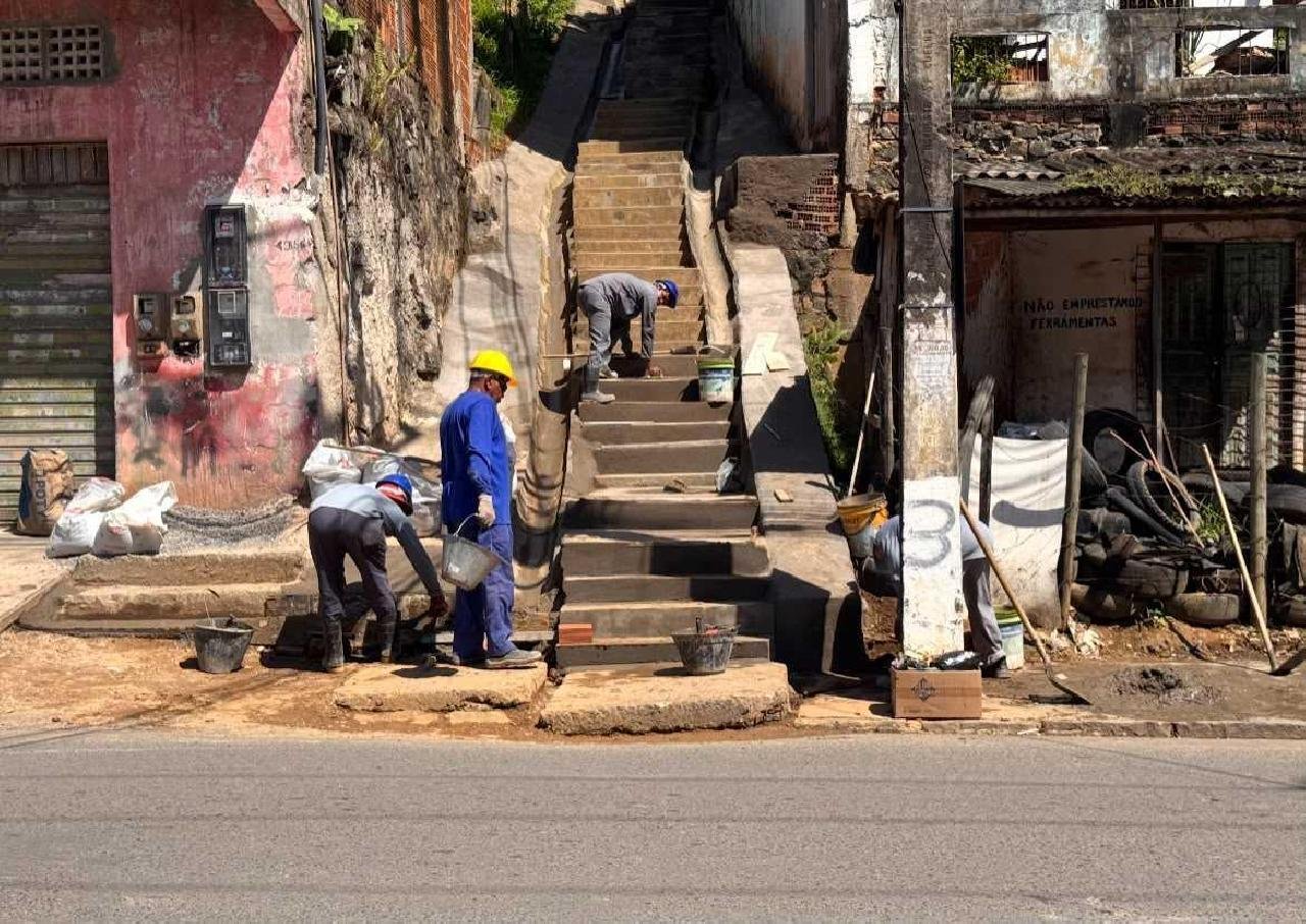 ESCADARIA DO ALTO DA ESPERANÇA RECEBE REVITALIZAÇÃO E NOVA ILUMINAÇÃO EM LED