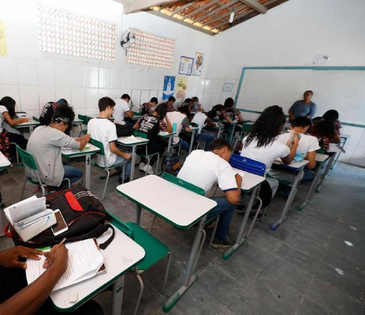 ALUNOS DE BRUMADO DEVEM VOLTAR ÀS AULAS PRESENCIAIS AINDA ESTE MÊS ALUNOS DE BRUMADO DEVEM VOLTAR ÀS AULAS PRESENCIAIS AINDA ESTE MÊS