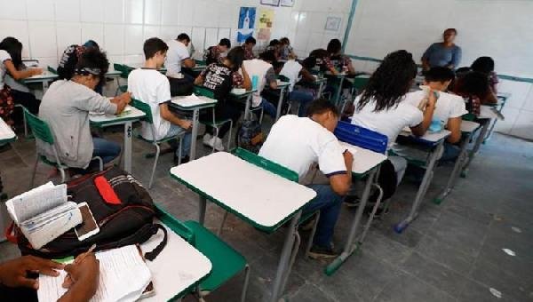 ALUNOS DE BRUMADO DEVEM VOLTAR ÀS AULAS PRESENCIAIS AINDA ESTE MÊS