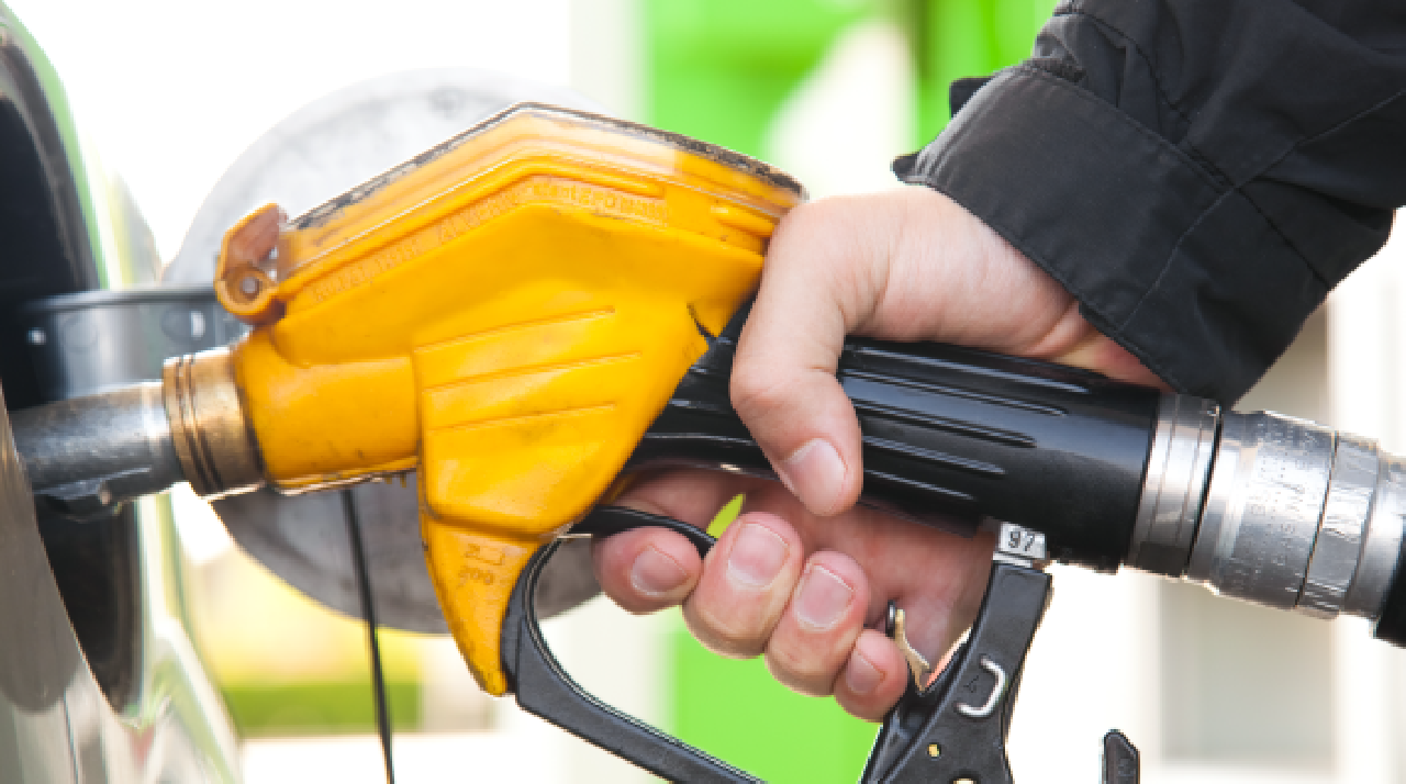 PETROBRAS REDUZ PREÇO DA GASOLINA EM 4% NAS REFINARIAS PETROBRAS REDUZ PREÇO DA GASOLINA EM 4% NAS REFINARIAS