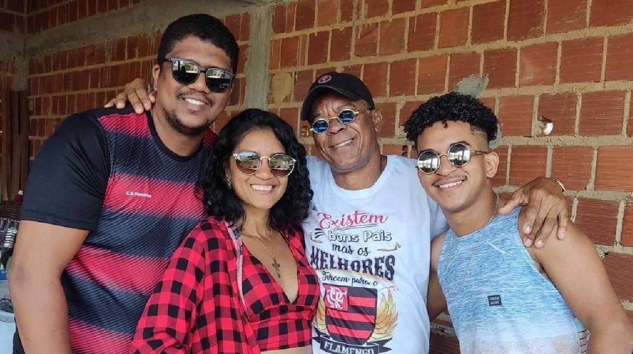 ILHEENSE "RENI, O FERA DA MÚSICA BREGA” PASSA POR CIRURGIA EM SALVADOR E SEGUE EM RECUPERAÇÃO