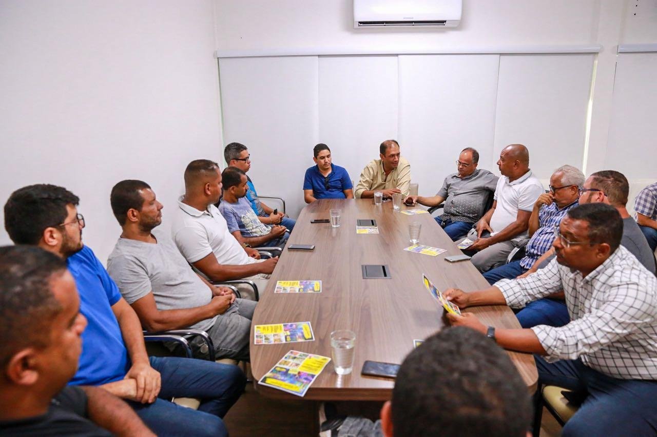 PREFEITO ASSINA LEI QUE REGULAMENTA  APLICATIVO EM ILHÉUS