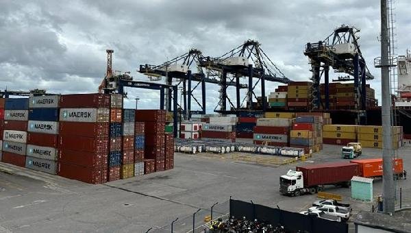 TARIFAS DOS EUA PODEM CUSTAR R$ 1,8 BILHÃO À BAHIA