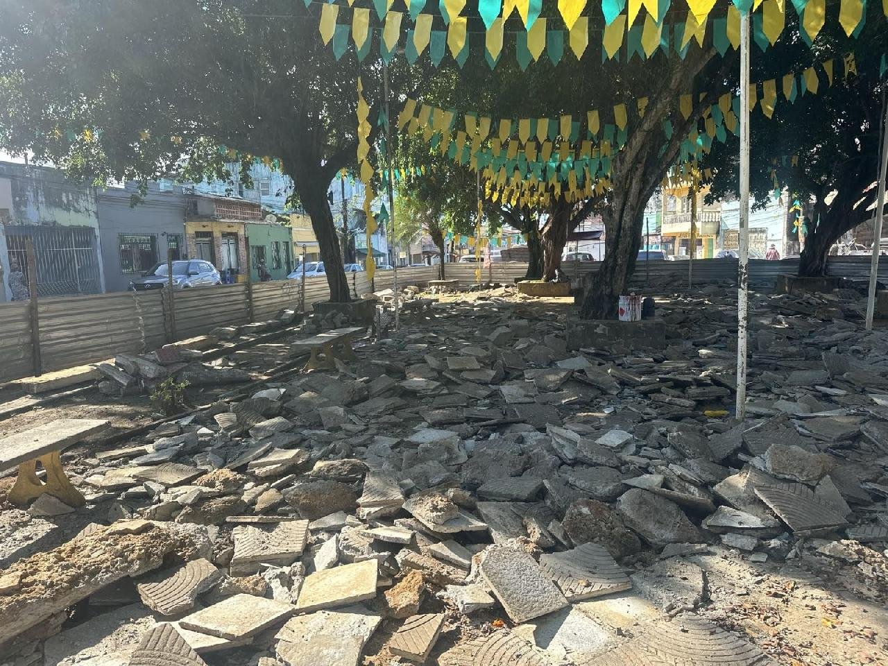 OBRA DA PRAÇA SANTA RITA PREVÊ ÁREA INCLUSIVA, NOVA ILUMINAÇÃO E ENTREGA EM SETEMBRO