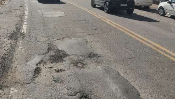 PREFEITURA NOTIFICA BAHIAGÁS E EMPRESA RESPONSÁVEL POR OBRAS APÓS IDENTIFICAR PROBLEMAS EM PAVIMENTAÇÃO DE VIAS DE ILHÉUS