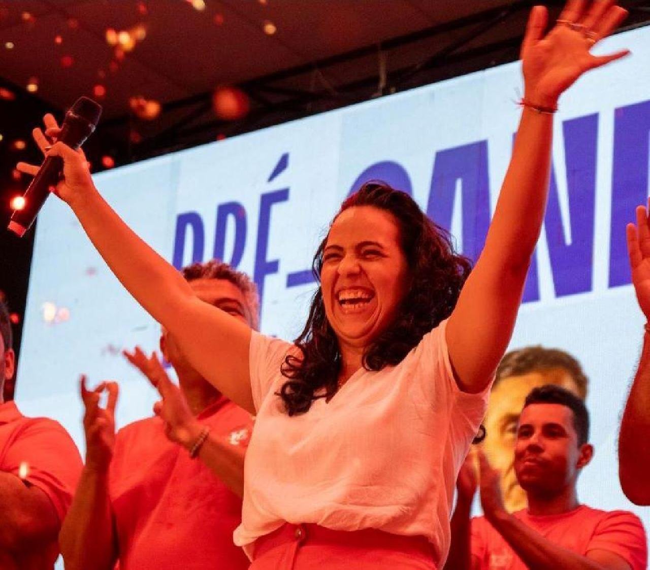 URUÇUCA: FERNANDA RETIRA CANDIDATURA A PREFEITA E APOIARÁ DAVI FARIAS URUÇUCA: FERNANDA RETIRA CANDIDATURA A PREFEITA E APOIARÁ DAVI FARIAS