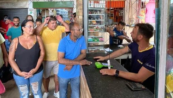 BEBETO GALVÃO VISITA COMERCIANTES DI MALHADO, EM ILHÉUS 