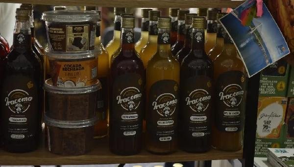LICOR DE ILHÉUS FEITO À MÃO CONQUISTA VISITANTES NA FENAGRO