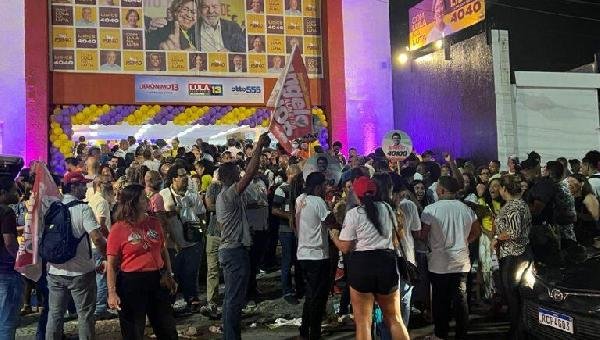 LÍDICE DA MATA MOSTRA FORÇA E LOTA COMITÊ EM NOITE DE INAUGURAÇÃO 