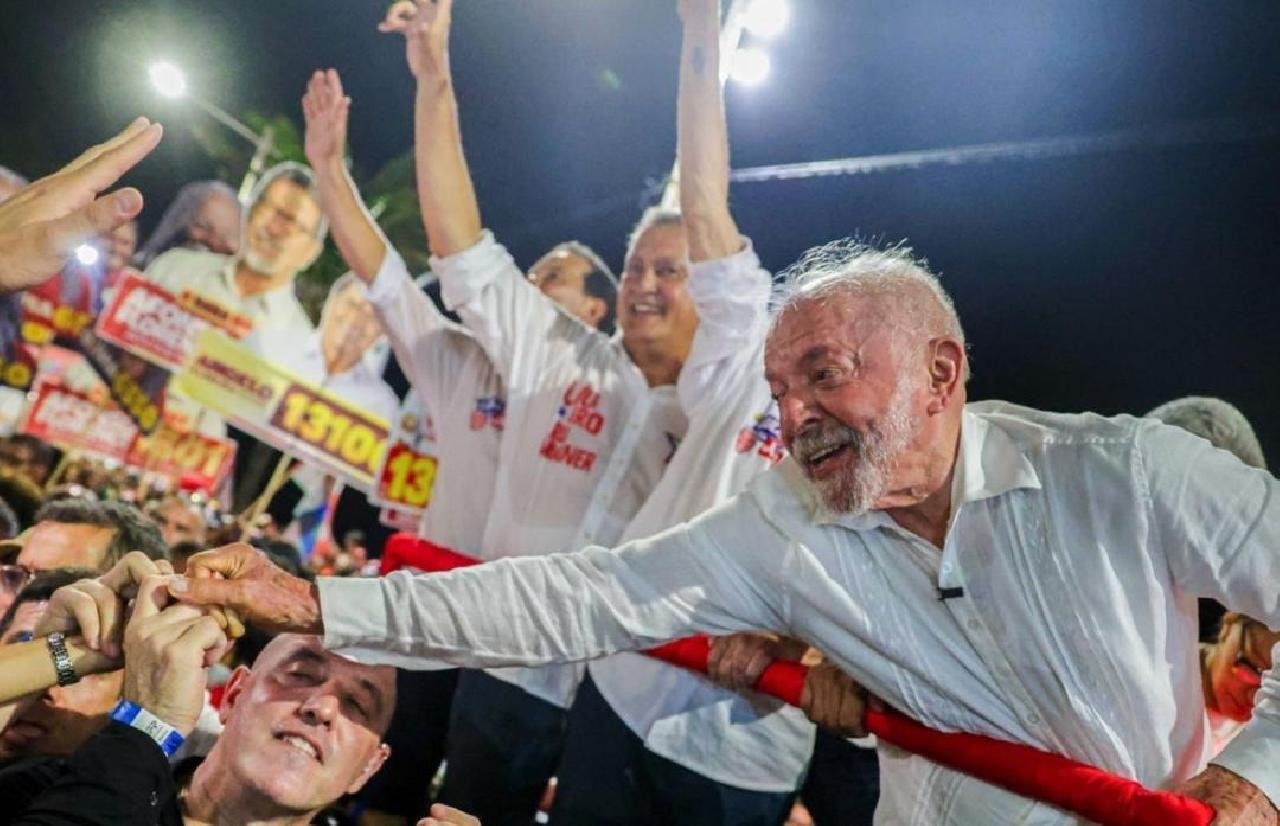 ATLASINTEL/A TARDE: LULA ABRE 30 PONTOS DE FLÁVIO BOLSONARO NA BAHIA