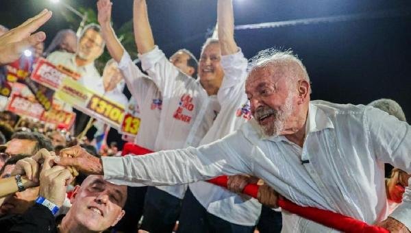 ATLASINTEL/A TARDE: LULA ABRE 30 PONTOS DE FLÁVIO BOLSONARO NA BAHIA