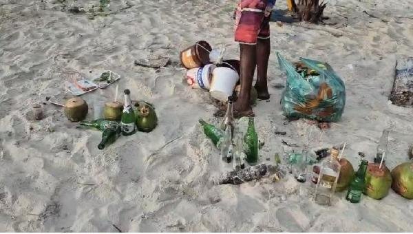 MORADORA DENUNCIA ACÚMULO DE LIXO NA PRAIA DA AVENIDA SOARES LOPES