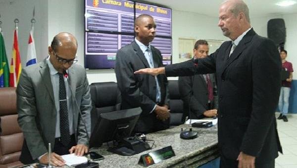 NÉO BASTOS É EMPOSSADO VEREADOR DE ILHÉUS