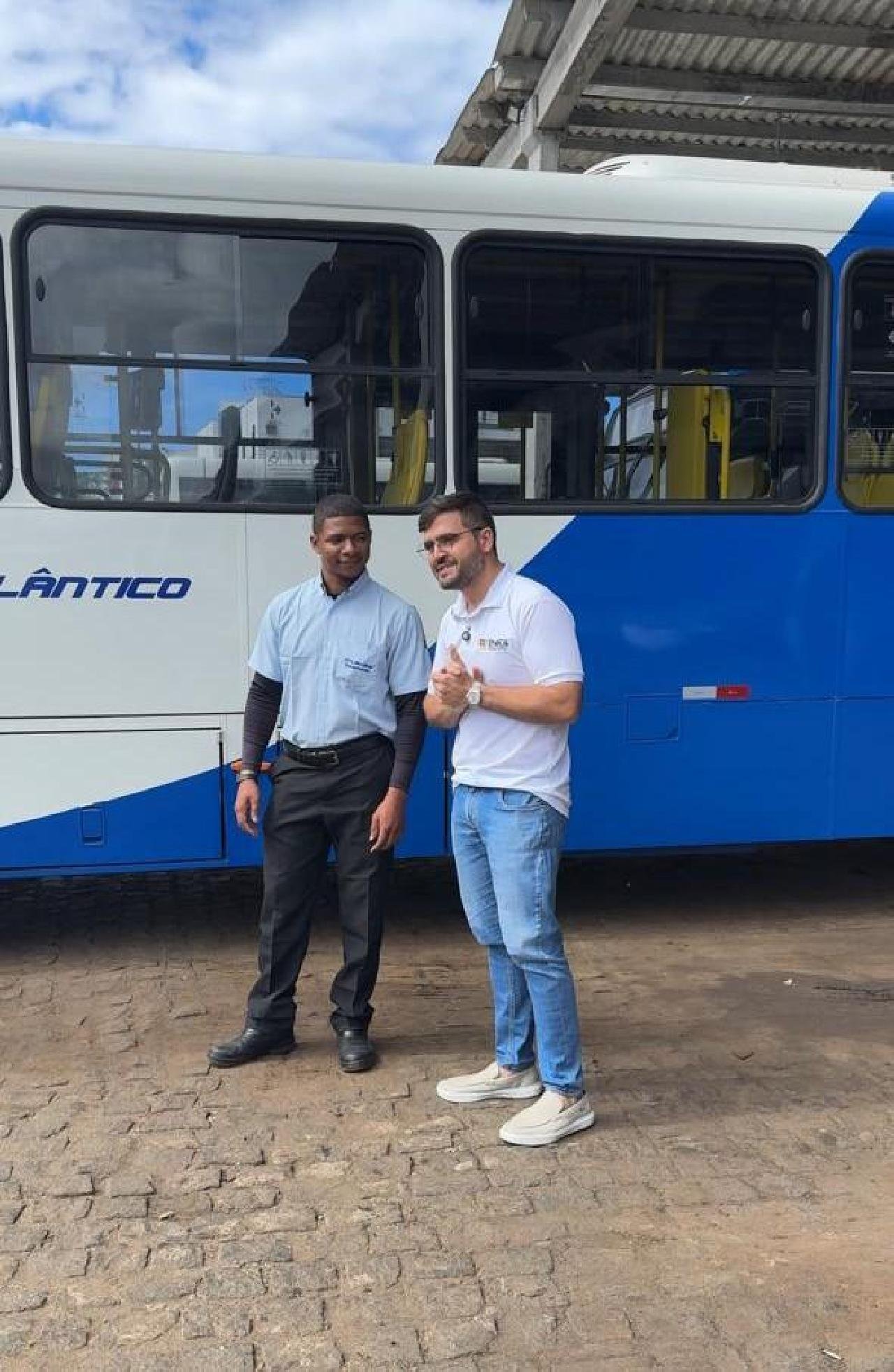 VALDERICO JÚNIOR DÁ PARTIDA EM NOVA FASE DO TRANSPORTE PÚBLICO COM ÔNIBUS DA ATLÂNTICO VALDERICO JÚNIOR DÁ PARTIDA EM NOVA FASE DO TRANSPORTE PÚBLICO COM ÔNIBUS DA ATLÂNTICO