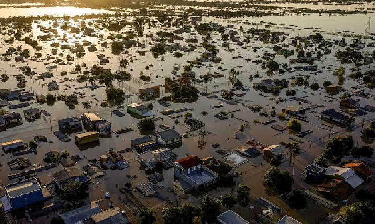 AUXÍLIO ÀS FAMÍLIAS DESABRIGADAS DO RIO GRANDE DO SUL DEVE SER DE R$5 MIL AUXÍLIO ÀS FAMÍLIAS DESABRIGADAS DO RIO GRANDE DO SUL DEVE SER DE R$5 MIL