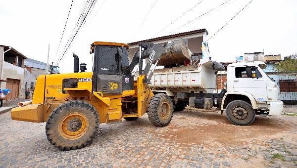 ATENÇÃO! KATA-TRECO DE ILHÉUS RECOLHE MÓVEIS E ELETRODOMÉSTICOS SEM UTILIDADE E ORIENTA SOBRE DESCARTE DE ENTULHOS