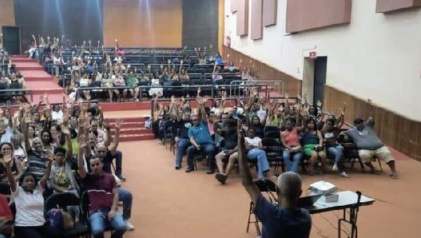 PROFISSIONAIS DA EDUCAÇÃO EM ILHÉUS REJEITAM PROPOSTA DO GOVERNO E COBRAM VALORIZAÇÃO