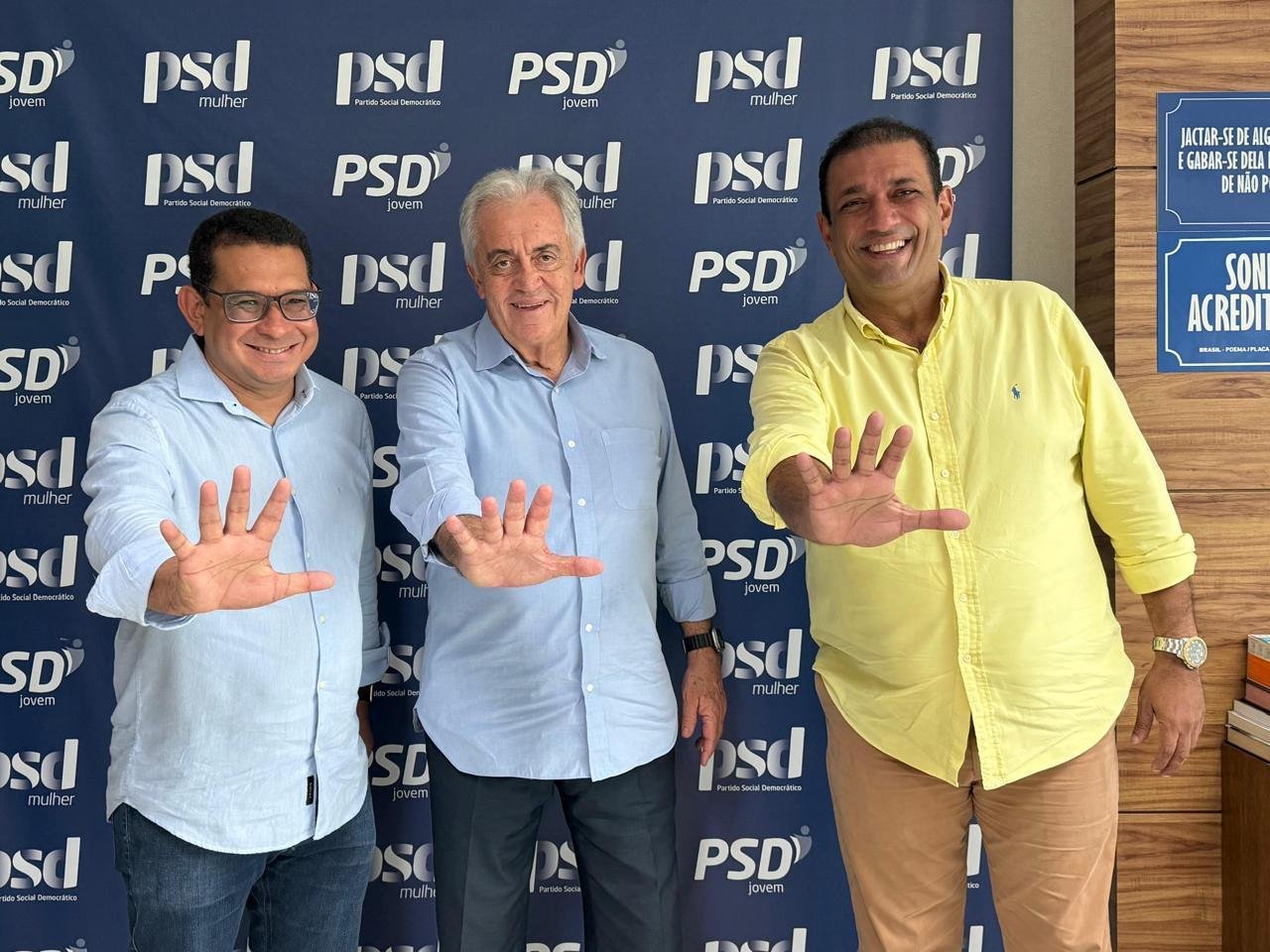 SENADOR OTTO ALENCAR DECLARA APOIO A BENTO LIMA EM ILHÉUS SENADOR OTTO ALENCAR DECLARA APOIO A BENTO LIMA EM ILHÉUS