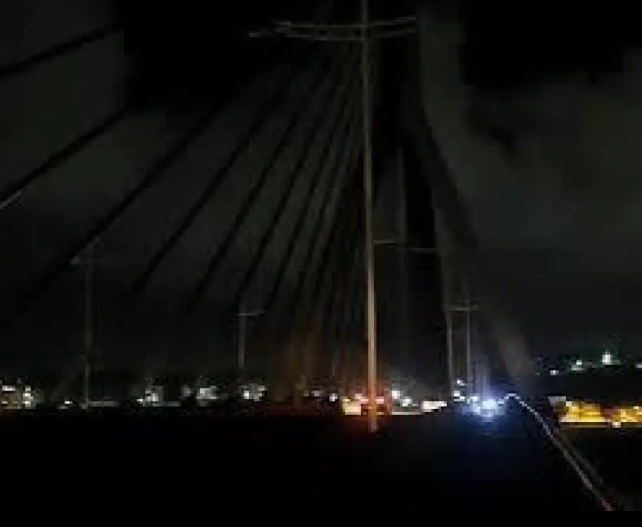 VALDERICO JÚNIOR ANUNCIA REVITALIZAÇÃO DA ILUMINAÇÃO DA PONTE JORGE AMADO: "SE O ESTADO NÃO FAZ, NÓS VAMOS FAZER" VALDERICO JÚNIOR ANUNCIA REVITALIZAÇÃO DA ILUMINAÇÃO DA PONTE JORGE AMADO: "SE O ESTADO NÃO FAZ, NÓS VAMOS FAZER"