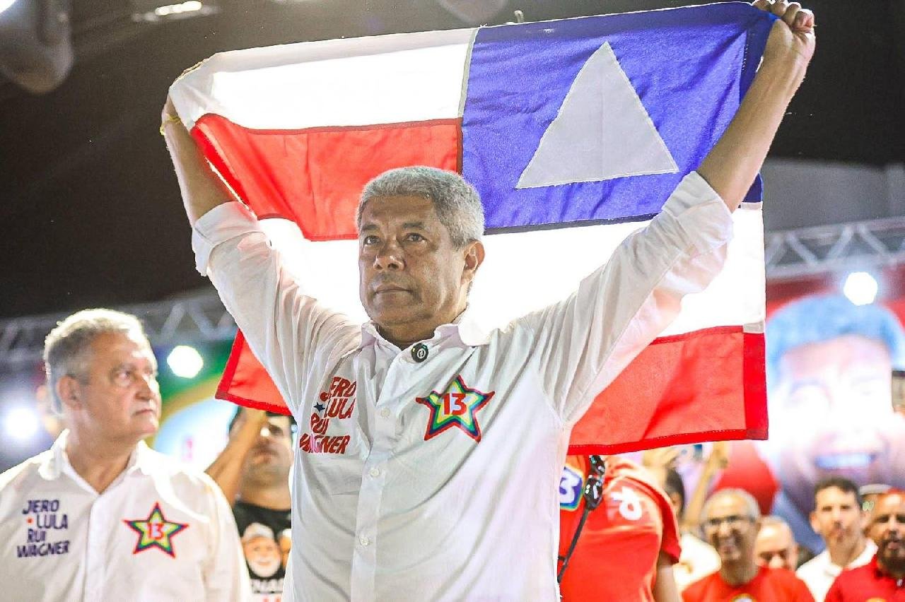 JERÔNIMO LOTA A PRAÇA DO FEIJÃO COM MAIS DE 20 MIL PESSOAS E ABRE CAMPANHA NO INTERIOR COM FORÇA DO TIME DE LULA